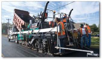 The averaging beam on Vision 5200-2 helps achieve super-smooth pavements.