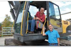 Make sure your machine operator knows your signals and what you want. Howard Abell (at right) teamed up with Flagler’s used equipment manger, Dennis McDavid, to perform this inspection.