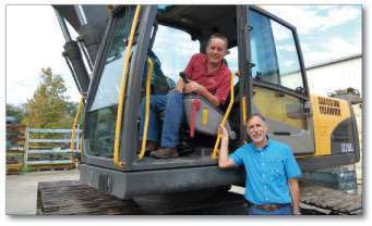 Make sure your machine operator knows your signals and what you want. Howard Abell (at right) teamed up with Flagler’s used equipment manger, Dennis McDavid, to perform this inspection.
