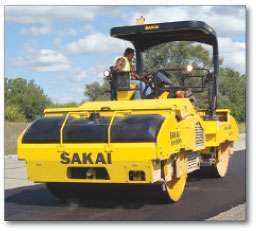 Now standard on the Sakai’s largest 84-inch SW990 model, the ExactCompact system measures impact spacing to determine the speed the roller should travel to obtain precise compaction and thus eliminate extra passes.