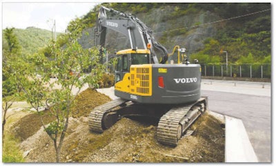While incorporating the “short swing” design of the ECR Series for maneuverability, Volvo says the ECR305C L retains the structural design of its conventional crawler excavator models for stability and weight distribution.