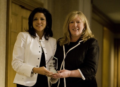 The Women’s Transportation Seminar Los Angeles Chapter recently named Stantec as Employer of the Year for its commitment to fair and ethical practices. (L-R) California Public Infrastructure Advisory Commissioner and Executive Director of the Urban Land Institute in Los Angeles, Katherine Aguilar Perez presented the award to Stantec’s Senior Associate Sheila Wray Given