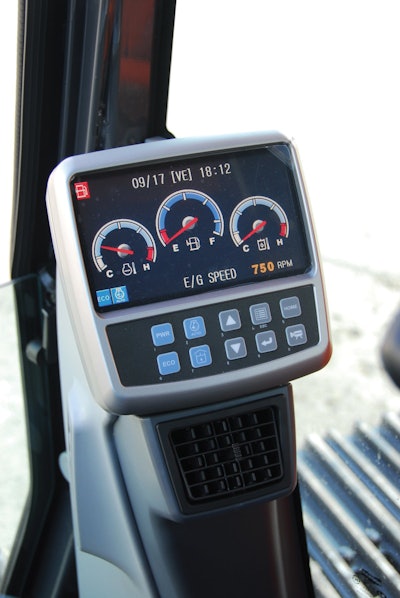 Doosan ROPS_cab_monitor