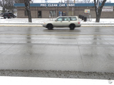 White-top experiment (11 years old with magnesium chloride on green concrete)