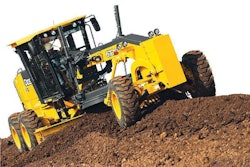 Traditional levers or modern joystick controls? John Deere offers grader operators a choice, each with the traditional steering wheel. Grade Pro (GP) machine operators are also able to engage return-to-straight, bringing the rear frame back to center as ground conditions change.