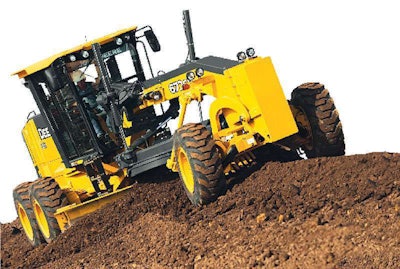 Traditional levers or modern joystick controls? John Deere offers grader operators a choice, each with the traditional steering wheel. Grade Pro (GP) machine operators are also able to engage return-to-straight, bringing the rear frame back to center as ground conditions change.