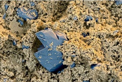 Nanoscale crystal seeds speed up concrete hardening. BASF’s X-Seed hardening accelerator makes additional heat superfluous and the concrete is particularly strong and durable. Magnification 960:1 (by 12 cm in width).