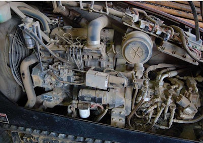 While the engine compartment of the JT2020 showed dirt and dust, there were no leaks.
