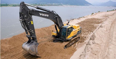 The undercarriages on Volvo’s larger D-Series excavators, including the 105,000-pound EC480D, are beefed up with thick gauge metal plates, track guards and bolt-head protection. Heavy-duty booms are standard.