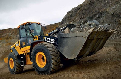 The 427 (pictured) and 437 loaders replace JCB’s 426 and 436 models, and are scheduled to go into production this fall. Powered by a 6.7-liter Cummins QSB engine, the models have automatic front axle diff locks and an optional 5-speed power shift box.