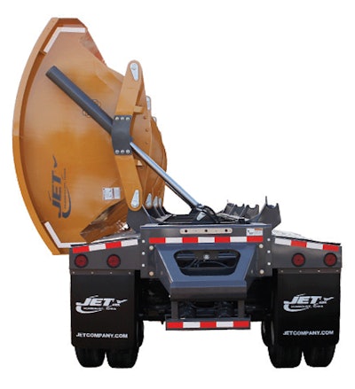 Jet’s side dump includes a trunnion-mount setup for the hydraulic cylinders, in order to add leverage on the bucket, and improve stability when unloading material.