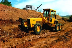 JD570 articulated motor grader.