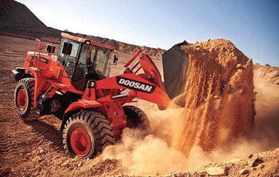 The Doosan DL350’s auto-idle reduces the working idle from 950 rpms to a standby idle of 750 rpms after the machine is inactive for a short period.