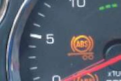 The DPF light (lower right) on the dash board of Kenworth’s T680.