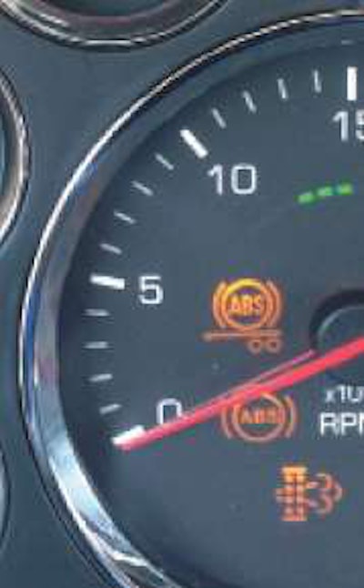 The DPF light (lower right) on the dash board of Kenworth’s T680.