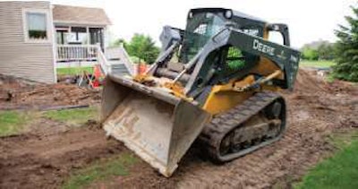 John Deere’s 319D is powered by a Tier 4-certified engine that provides the machine with 63 horsepower and a 2,900-pound operating load.