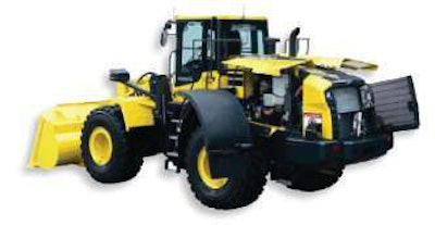 Komatsu WA390-7’s swing-out fenders give additional service access.