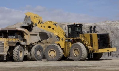 Cat 993 K Wheel Loader Loads Truck C761485