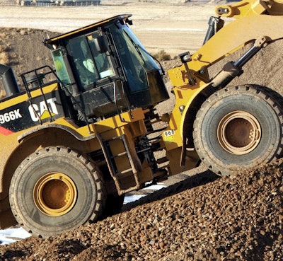 Cat 966K handles gravel, wide shot, C648952