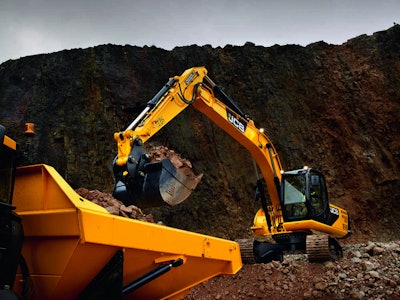 Hydraulic advances make mid-size excavators more versatile