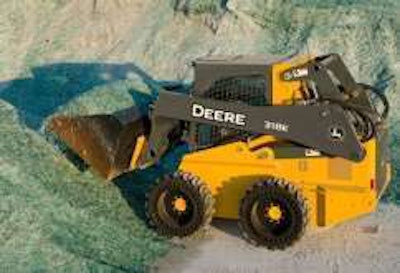 John Deere’s 318E skid steer