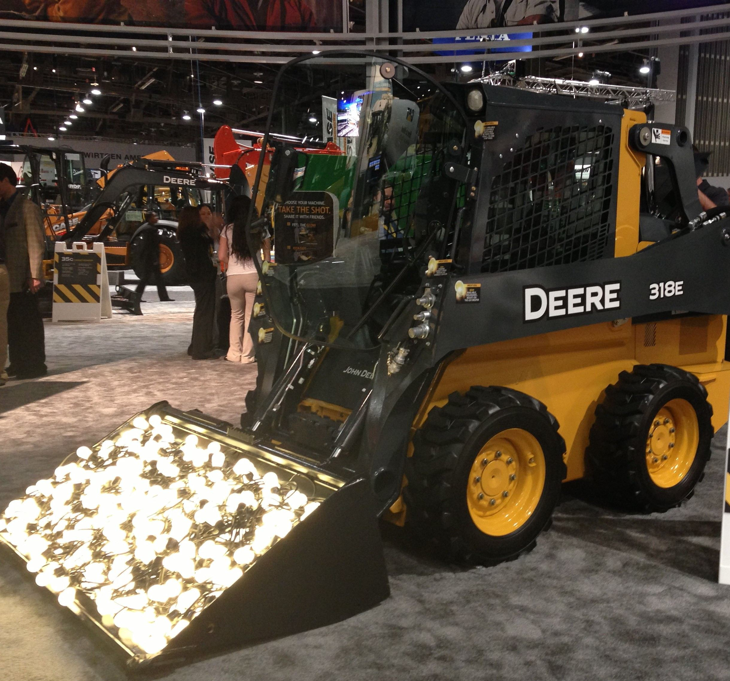 John Deere 318E skid steer