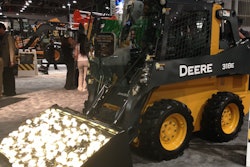 John Deere 318E skid steer