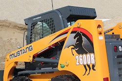 Mustang 2600R_EngageDirt