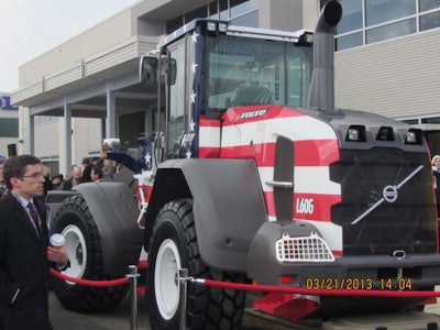 Volvo commemorative L60G American flag