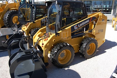 The curved glass of the cab on Liu Gong’s 375B skid steer offers panoramic views.