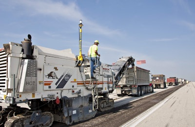 Version 2.1 of the Trimble PCS900 Paving Control System for Milling Machines (in yellow) is in use on a Wirtgen W2000 milling machine.