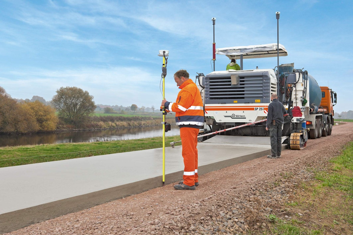 Wirtgen’s plug-and-play AutoPilot Field Rover eliminates stringlines ...