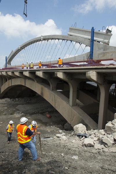The network of stainless steel hangers with clevises and tie-beam connection protect pedestrians from traffic and allow pedestrians and motorists clear views of the river.