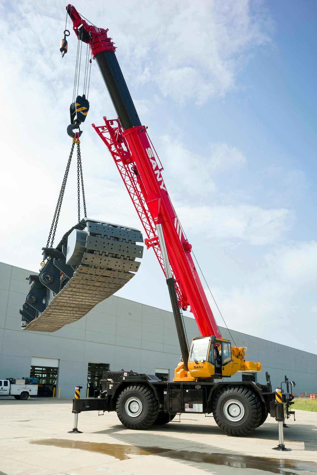 Sany's new 85-ton SRC885 rough terrain crane offers high