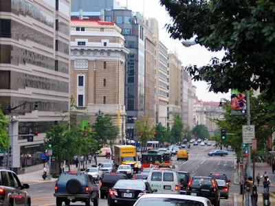 Traffic moves through Washington, D.C. (Photo: Vlad Tuchkov / Flickr)