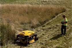 Illinois Tollway worker Paul Borkowski operates a Spider ILDO2 mower on an embankment in Rosemont. (Photo: Armando L. Sanchez, Chicago Tribune)