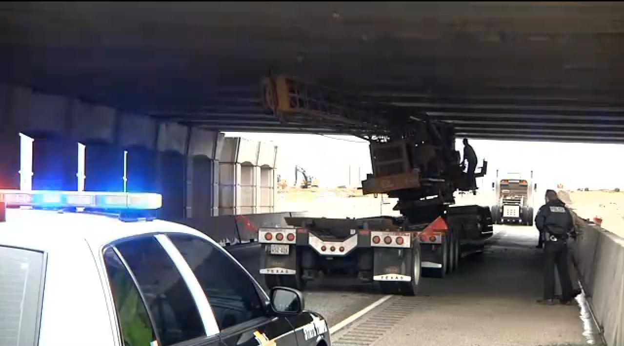 Truck gets stuck in Lorena