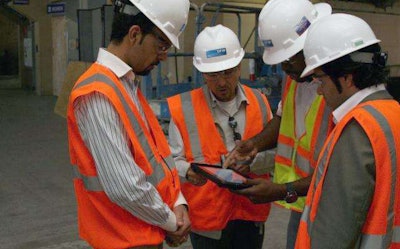 Balfour Beatty workers at the Dallas-Fort Worth airport jobsite go over plans on an iPad. Credit: Balfour Beatty/Citeworld.