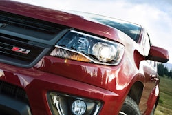 2015-Chevrolet-ColoradoZ71-021-medium
