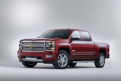 2014-Silverado-AutomotiveAndBusinessFleetTruckOfTheYear02-1