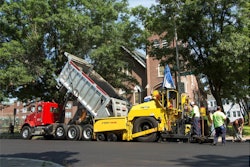 BOMAG-Cedarapids CR552 Paver