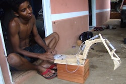 DIY excavator made with syringes