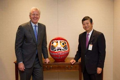Jeff Immelt, Chairman and CEO of GE (left) and Tetsuji Ohashi, President and CEO of Komatsu (right)