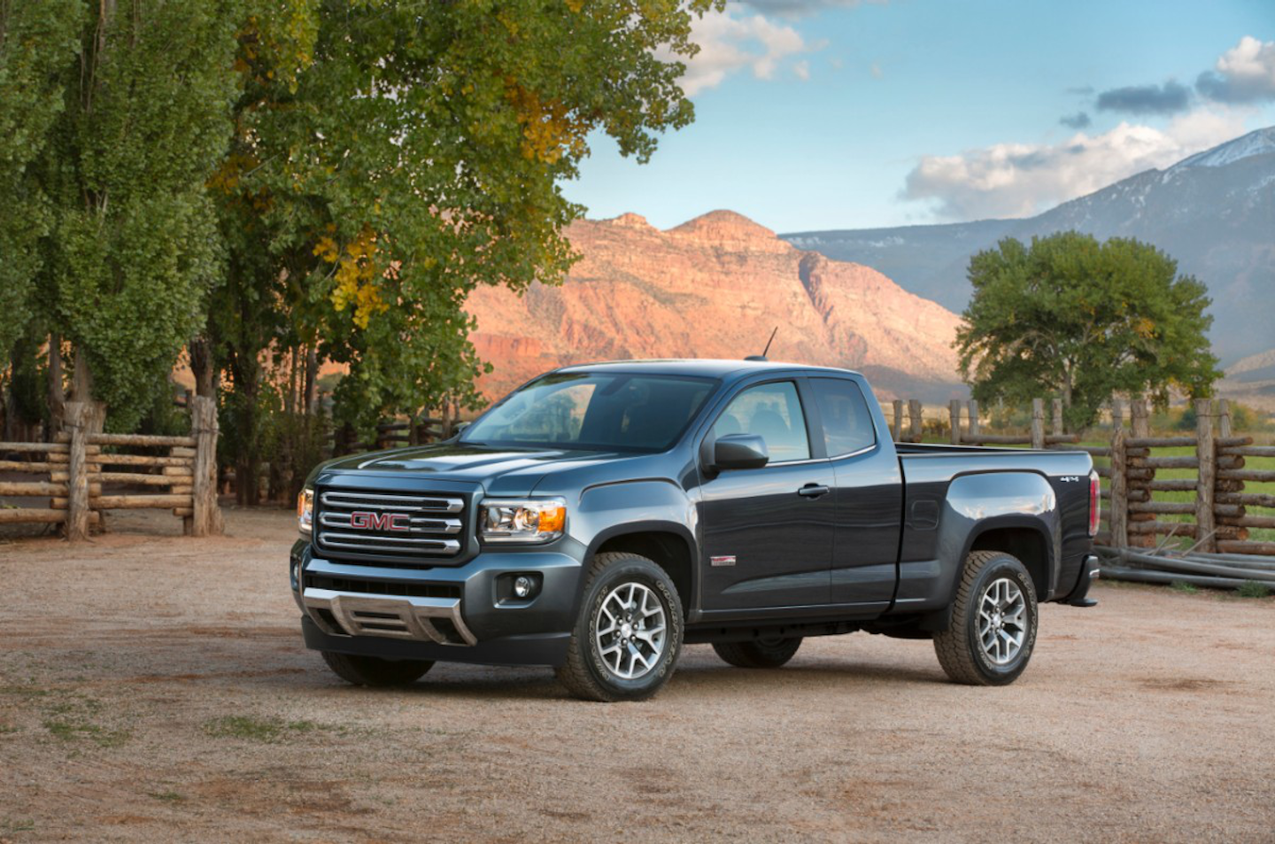 GM unveils the 2015 GMC Canyon: a small truck for big work (PHOTOS ...