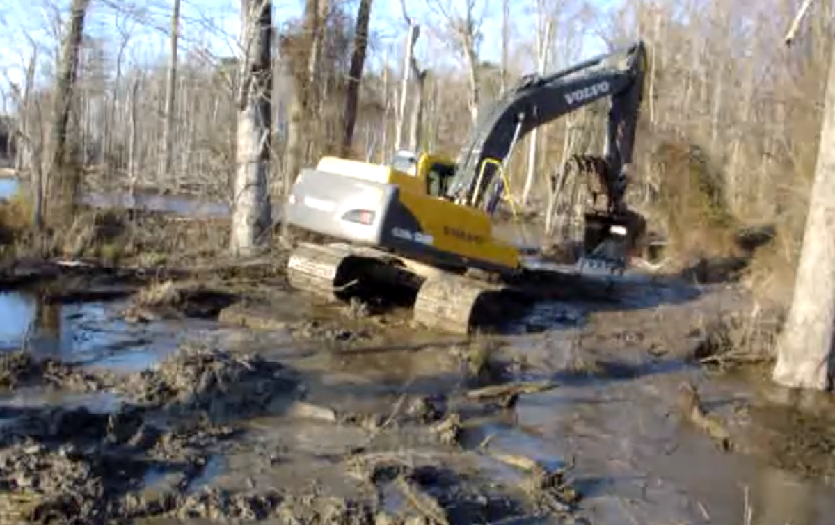 Excavator busts massive beaver dam, artfully tiptoes away from ensuing
