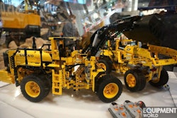 Lego Technic Volvo L350F and A25F7
