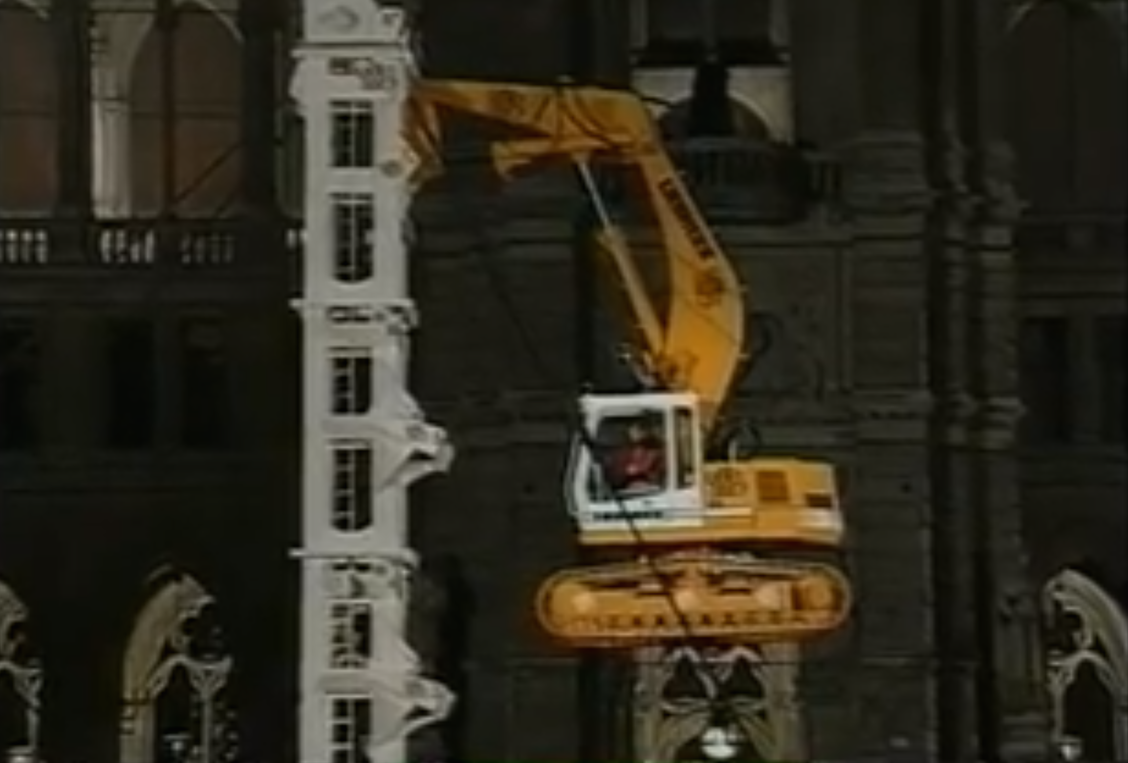 Liebherr excavator climbing tower