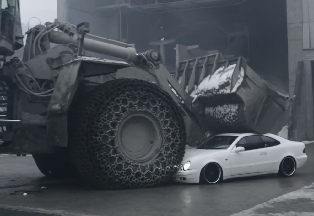 Wheel loader crushes Mercedes Benz