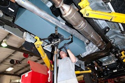 13-Hoisting-new-tank