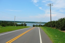 Florida_State_Road_17_northern_segment_scenic_lake_view